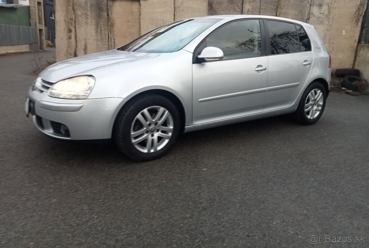 Volkswagen Golf 1.4 16v výbava TOUR