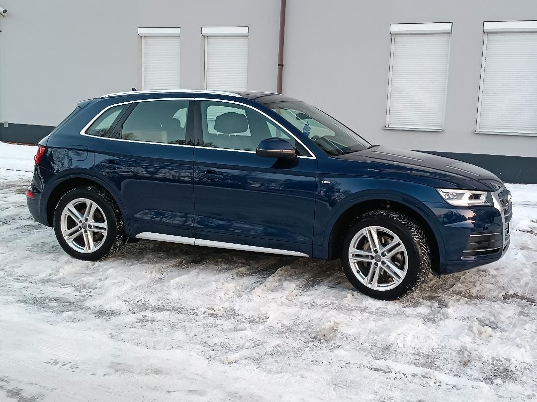 Audi Q5 s panoramatickou strechou a zimnými gumami