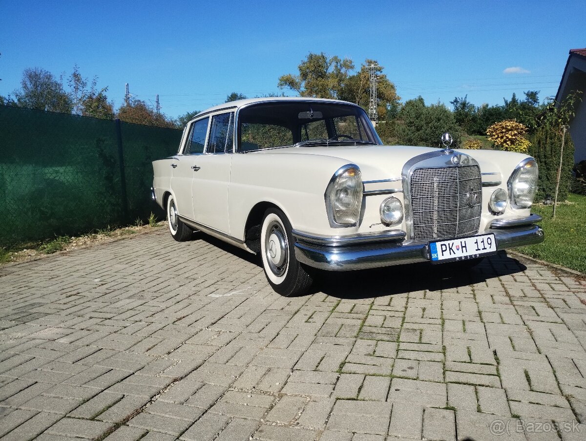 Mercedes  230 heckflosse