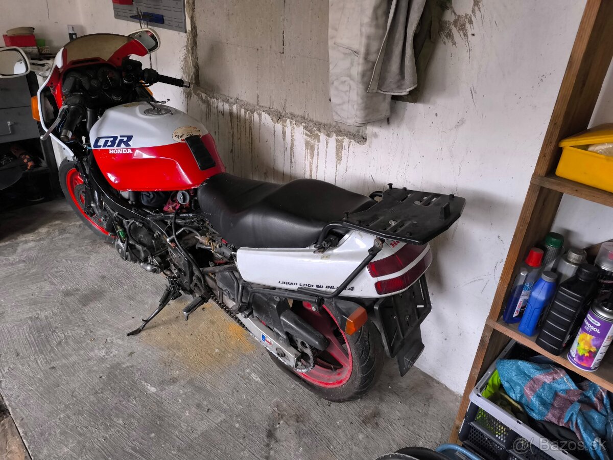 Honda cbr 1000f