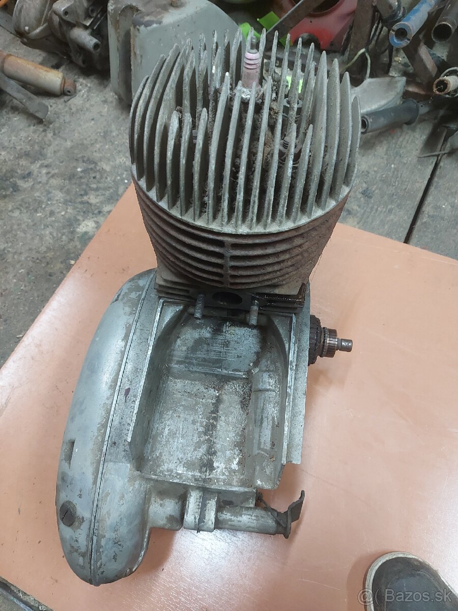 Jawa 250 559 motor