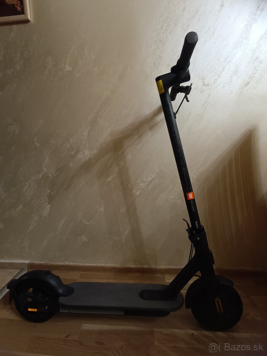 Elektrická kolobežka Xiaomi Mi Electric Scooter Essential