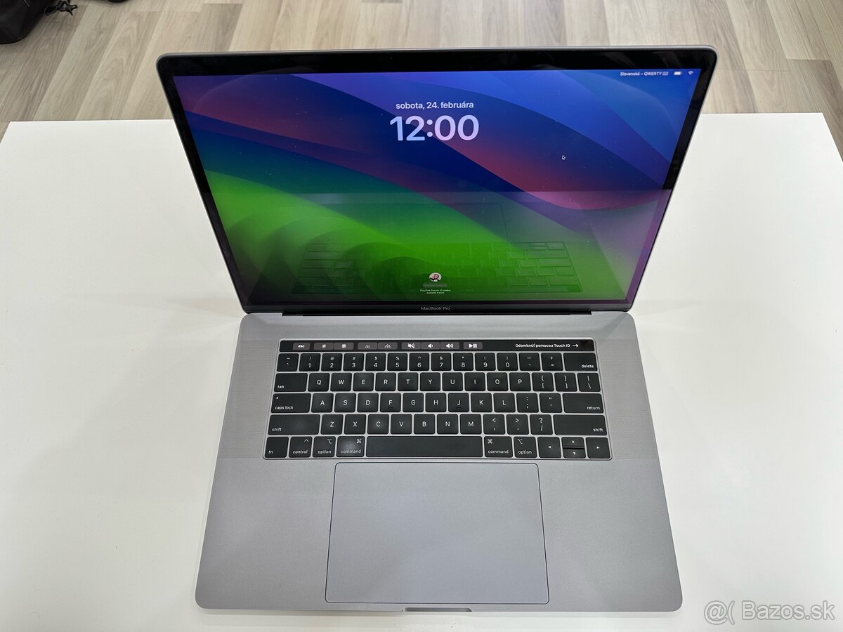 MacBook Pro 15” touchbar NOVÁ BATÉRIA (kupovaný za 2200€)