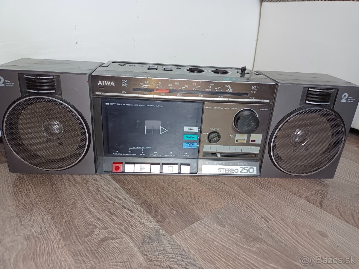 Aiwa CS250V radiomagnetofon boombox retro kazeťák