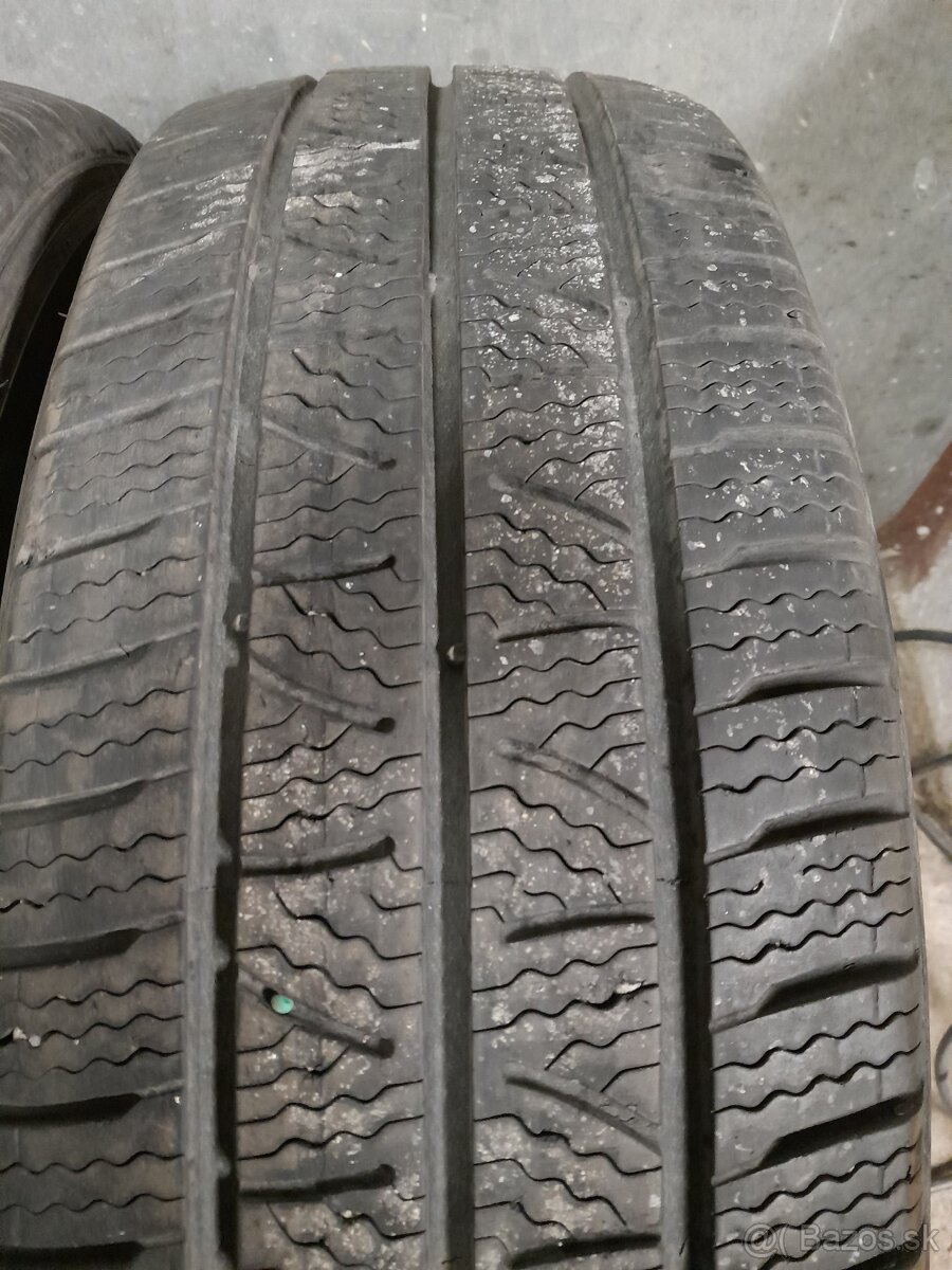 Predam zimne pneu 195/65r15