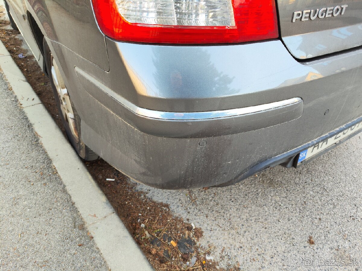 Chrómovaná lišta na zadný nárazník Peugeot 407 sedan