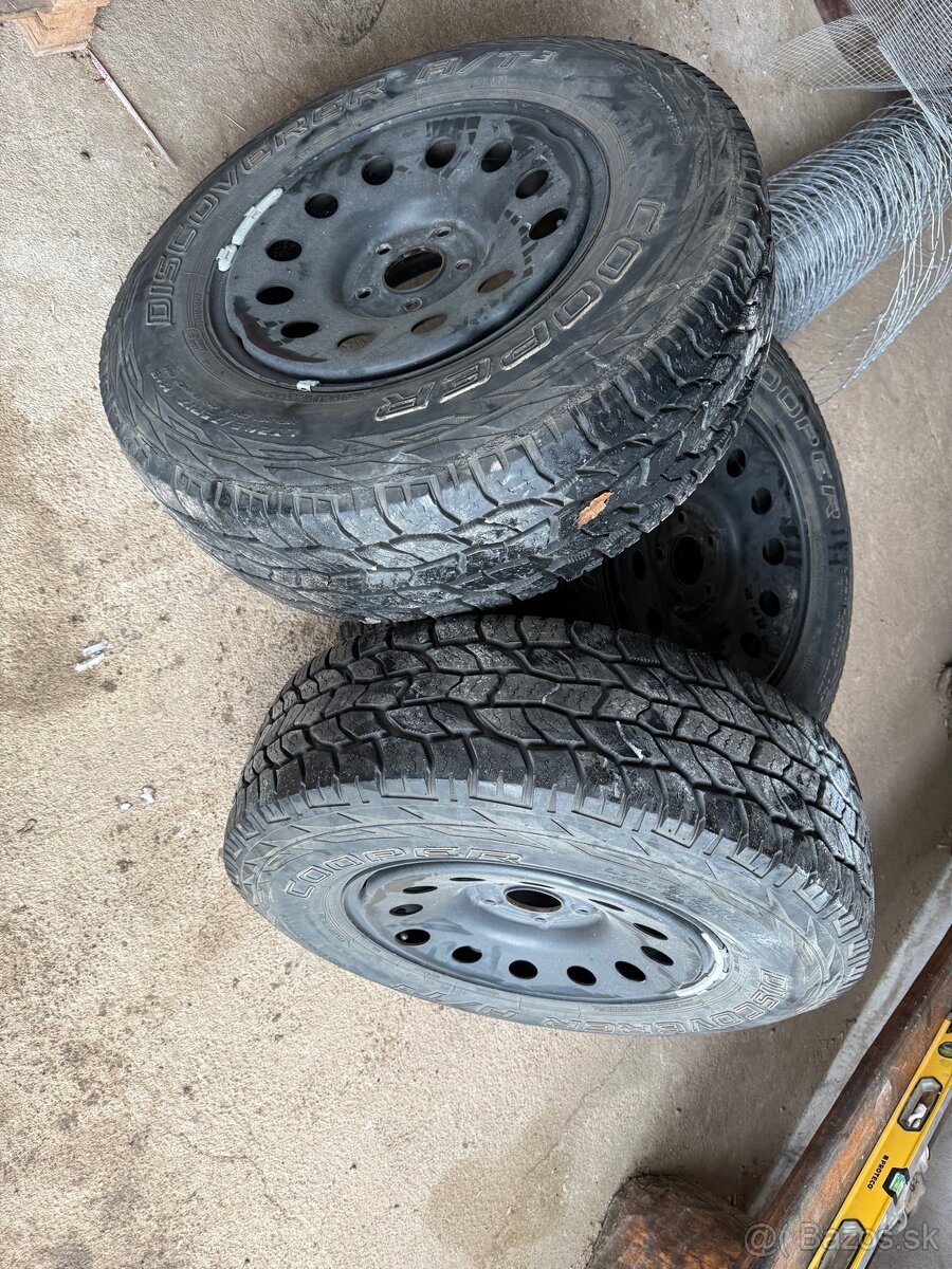 245/75 R17 disky + pneu Jeep Wrangler