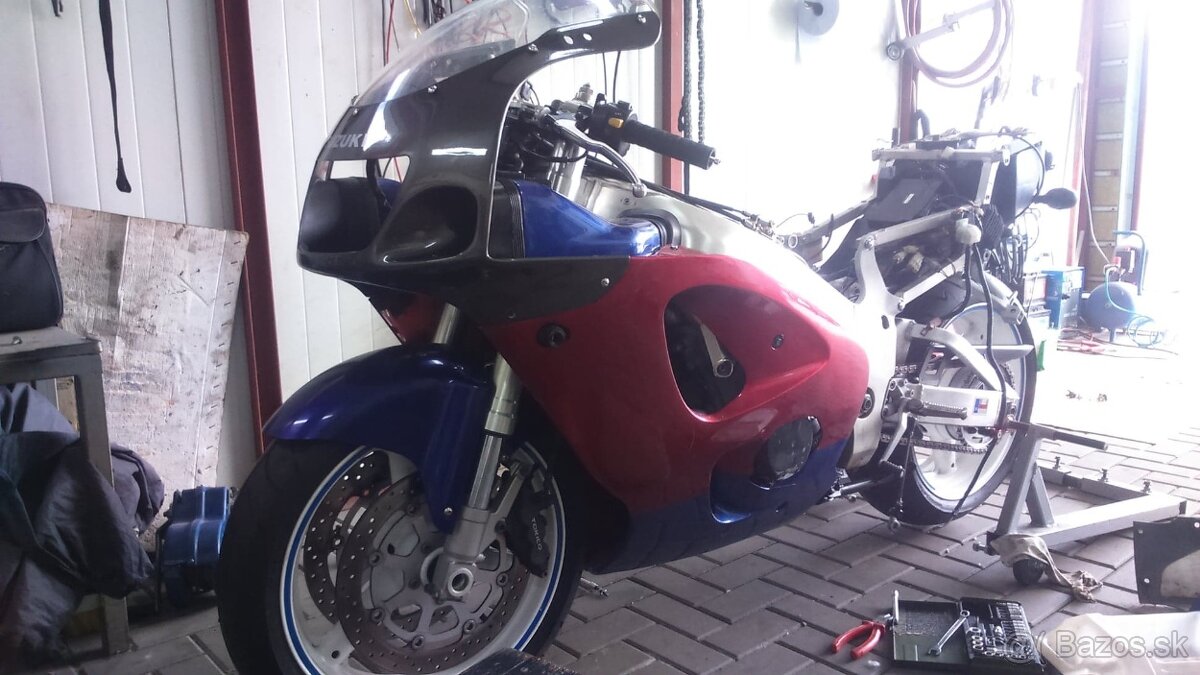 Suzuki gsxr 750 srad , EFI