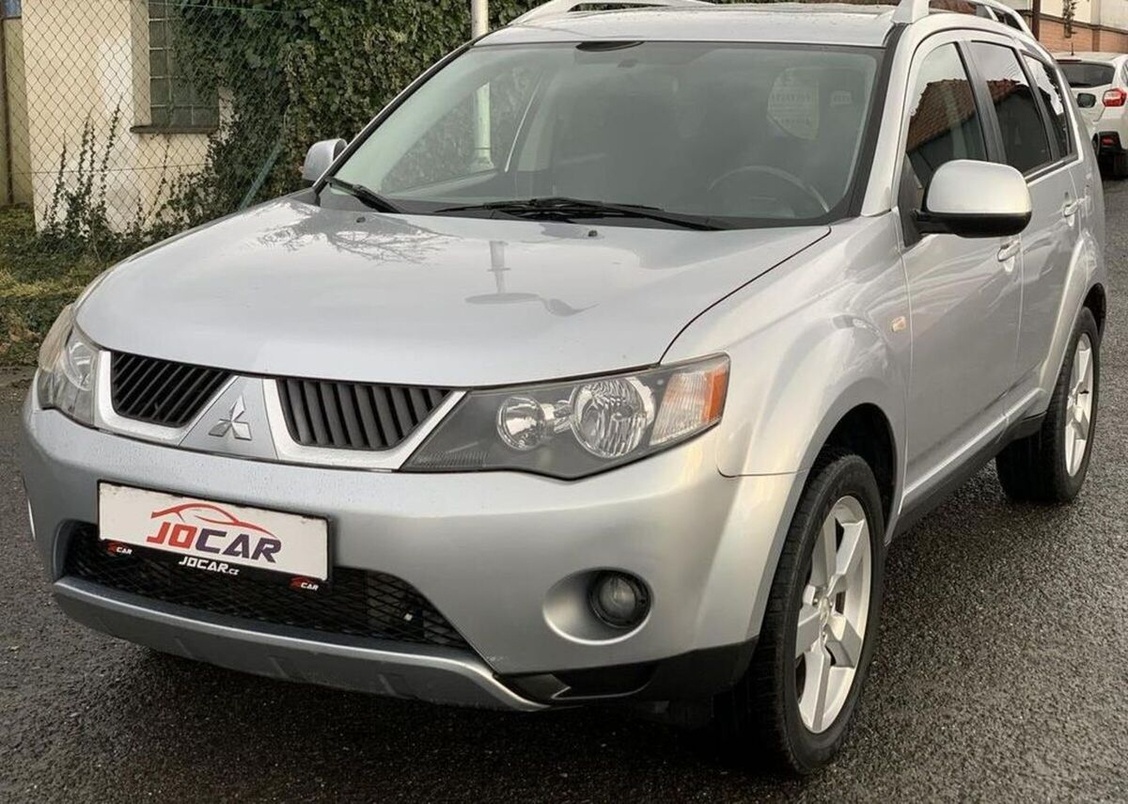 Mitsubishi Outlander 2.0 Di-D 4X4 TEMPOMAT 7 MÍST nafta