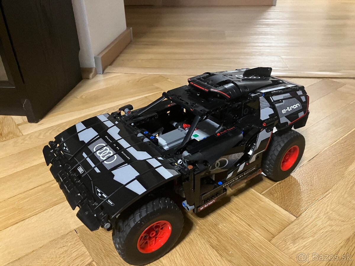 LEGO Technic 42160 Audi RS Q e-tron