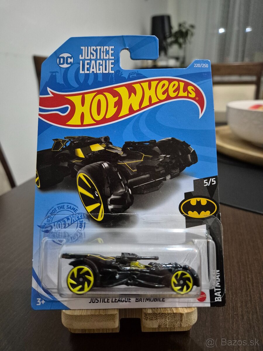 Justice League Batmobile - Hot Wheels