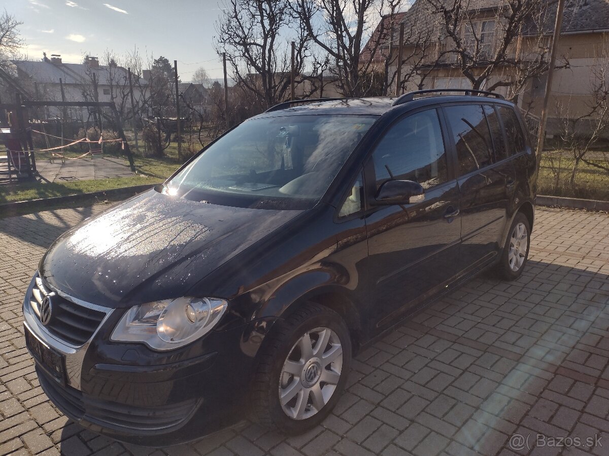 VW TOURAN 1.9 TDI NAJ.192000 KM ROK VÝROBY 2009