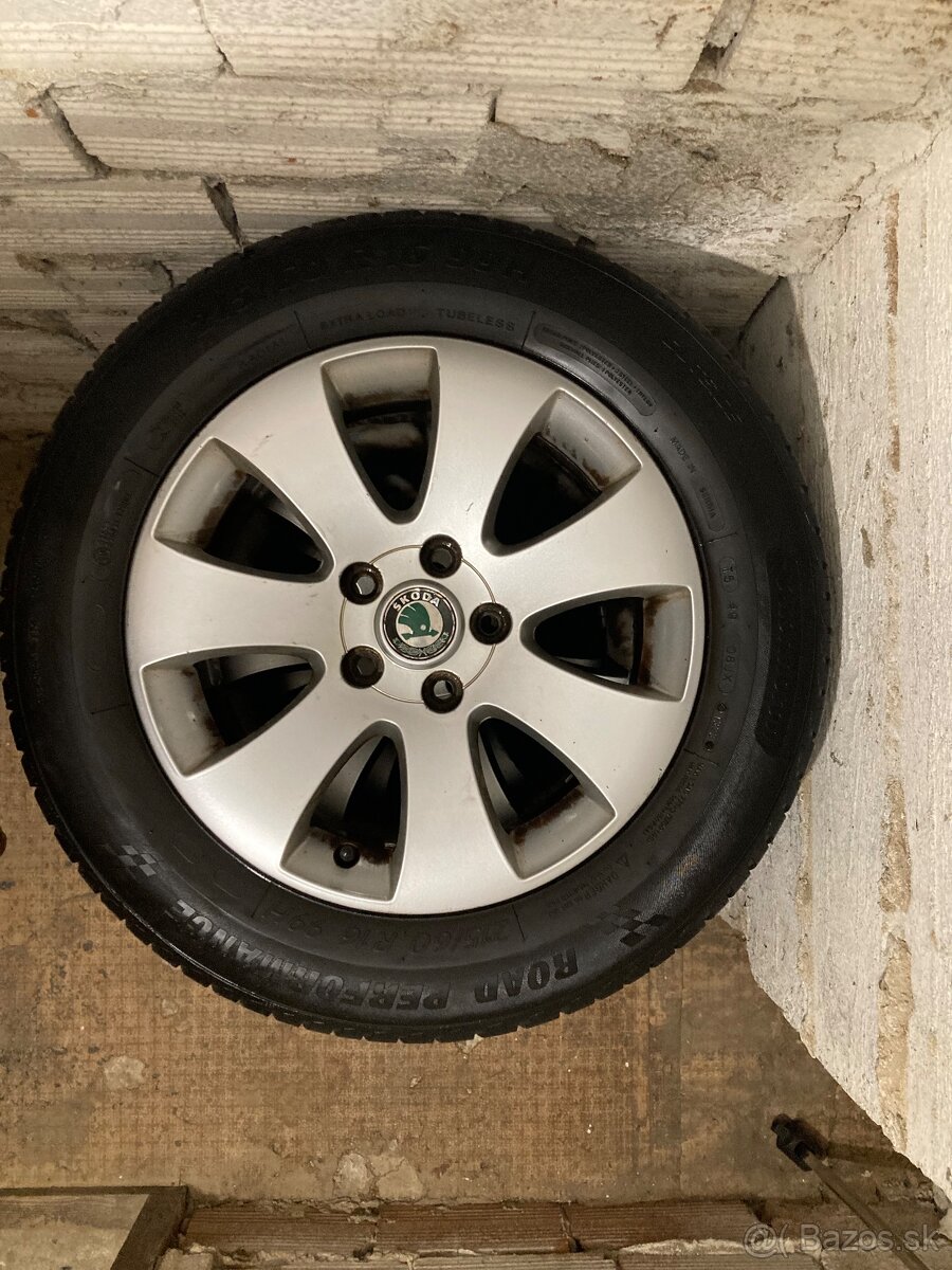 Predám elektróny originál Škoda 5x112 , s gumami 215/60 r16