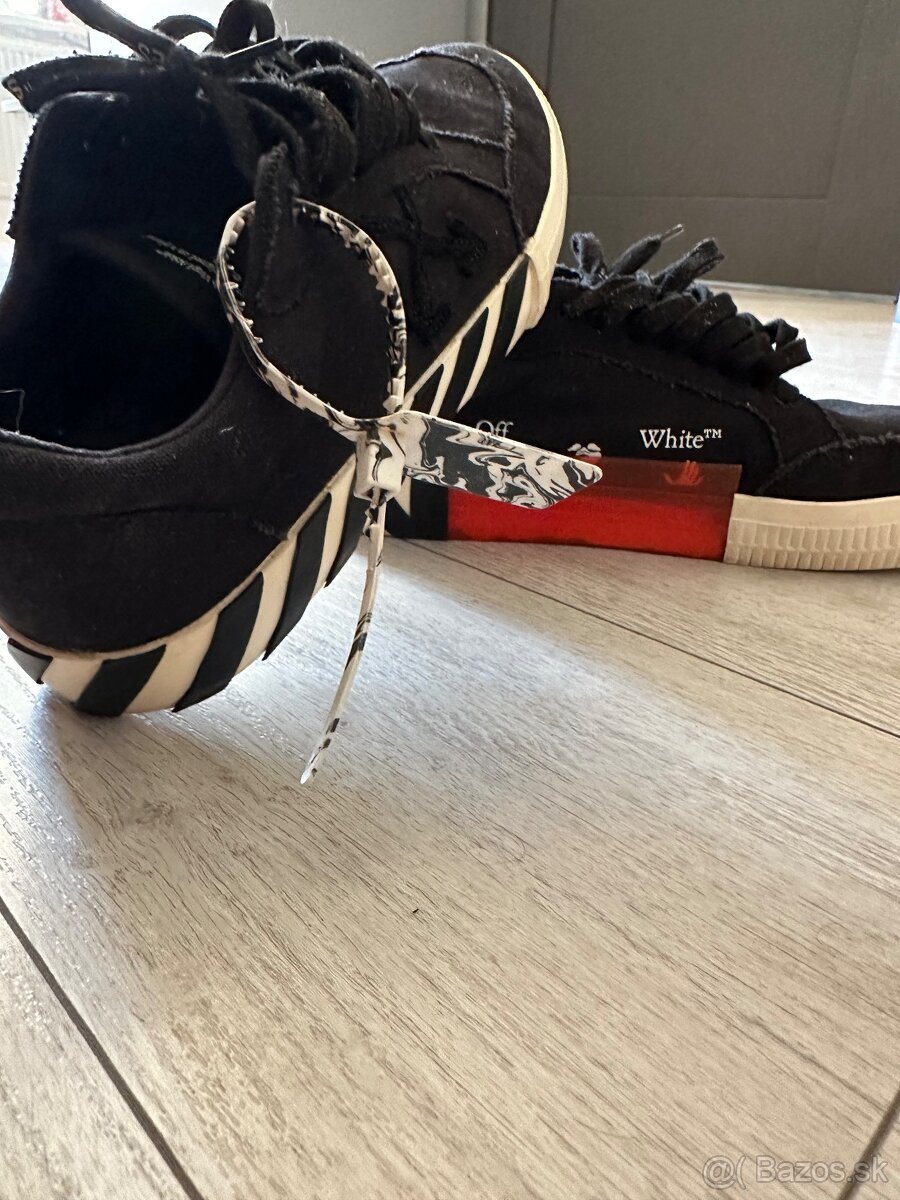 OFF-WHITE Canvas