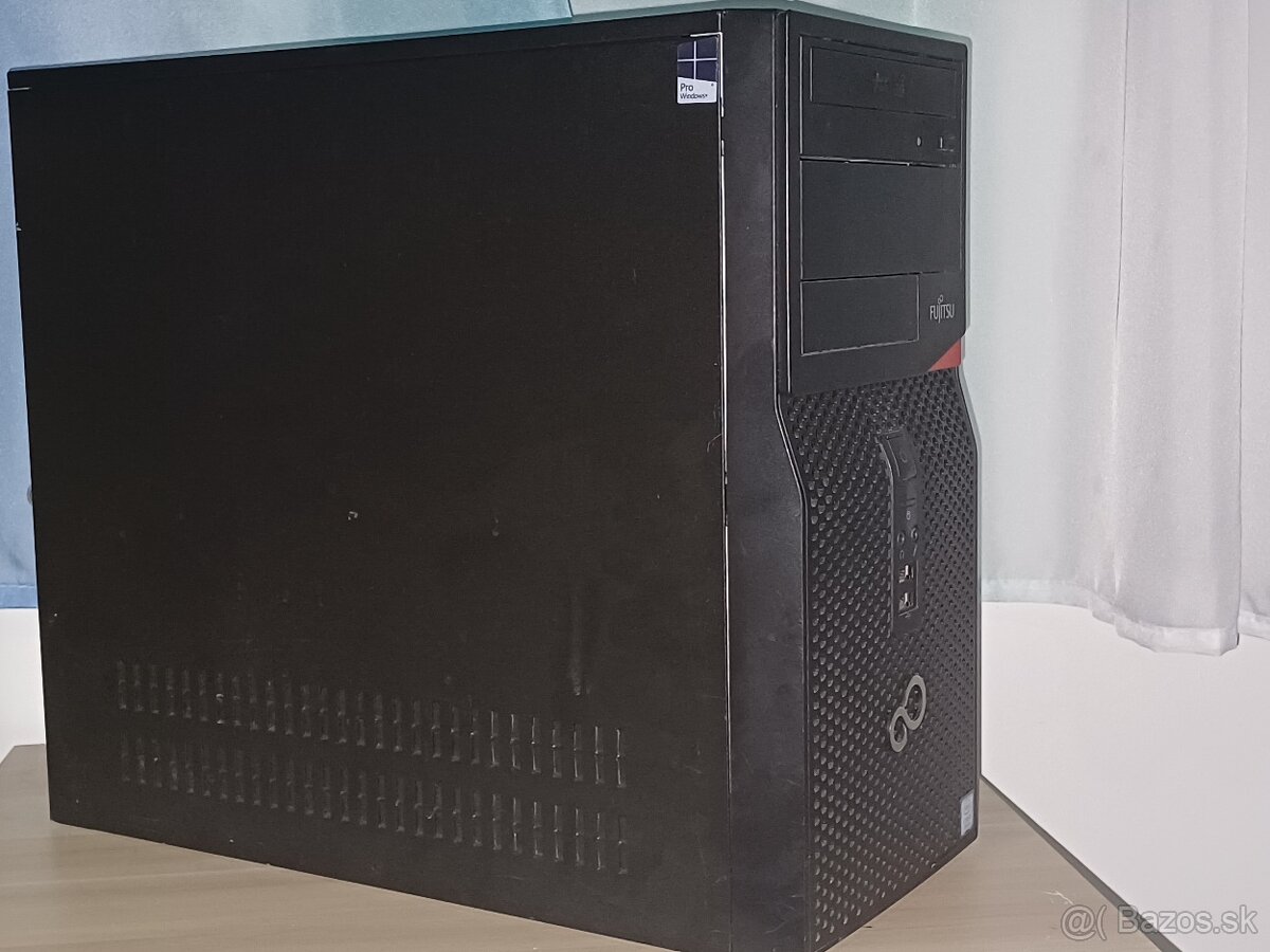 Počítač PC fujitsu