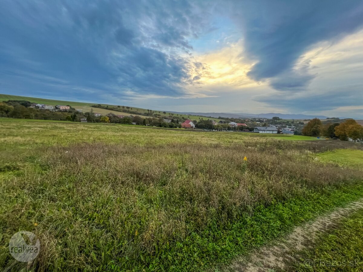 Pozemok na výstavbu rodinného domu 736m2 + cesta, Chrastné