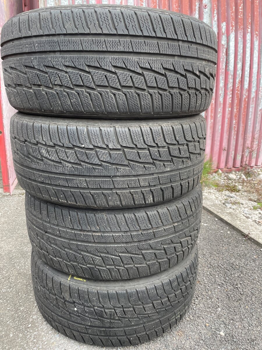 225/40 R18 Matador