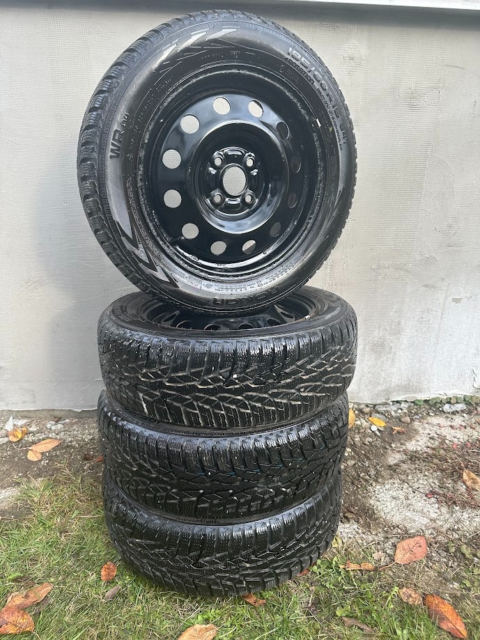 Plechové disky +Zimne pneu Nokian 185/60 R15 4x100