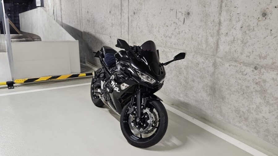 Predám Kawasaki ninja 650 - príslušenstvo v cene