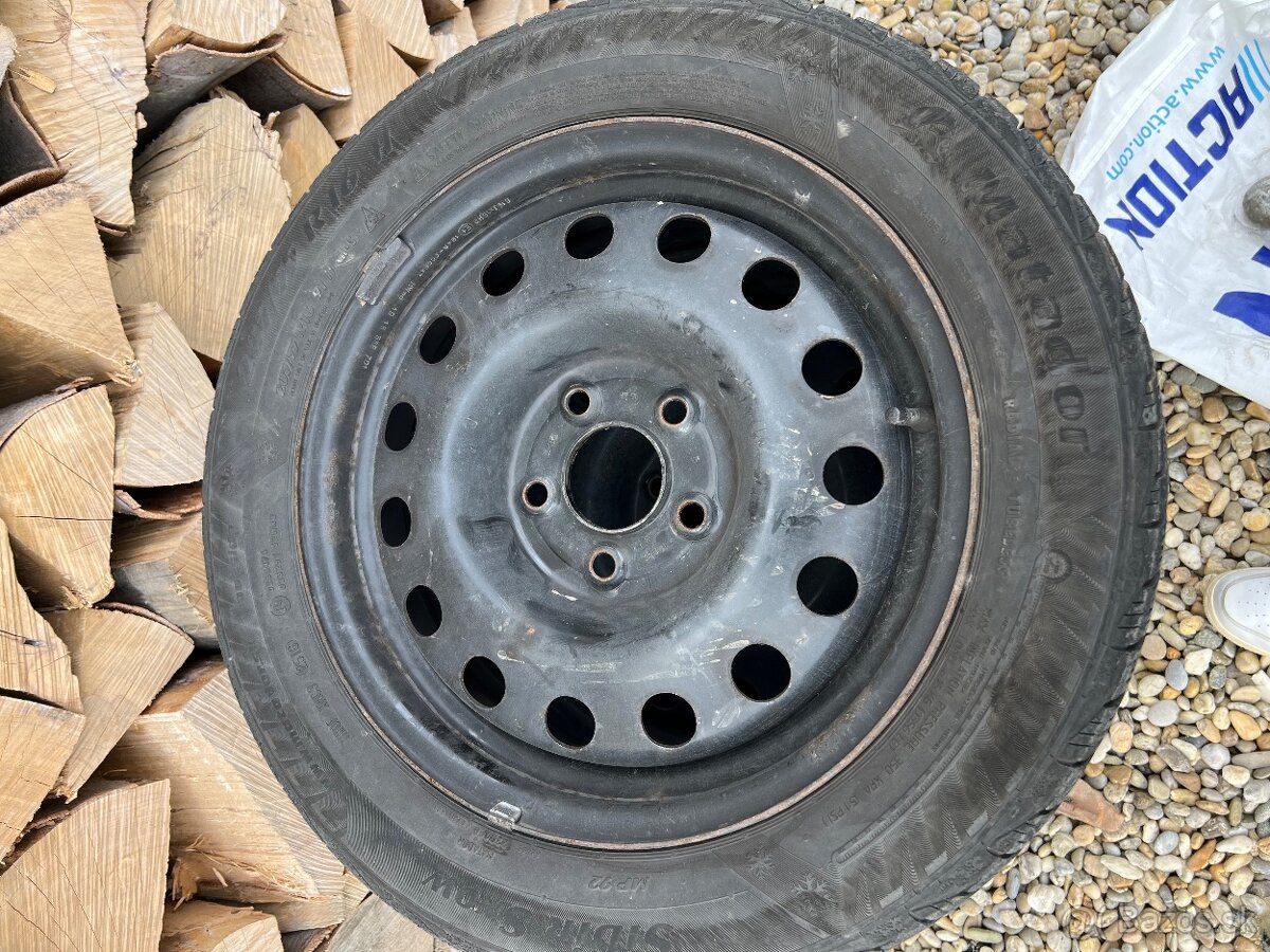 Predam zimne kolesa s diskami Hyundai i30 205/55 R16