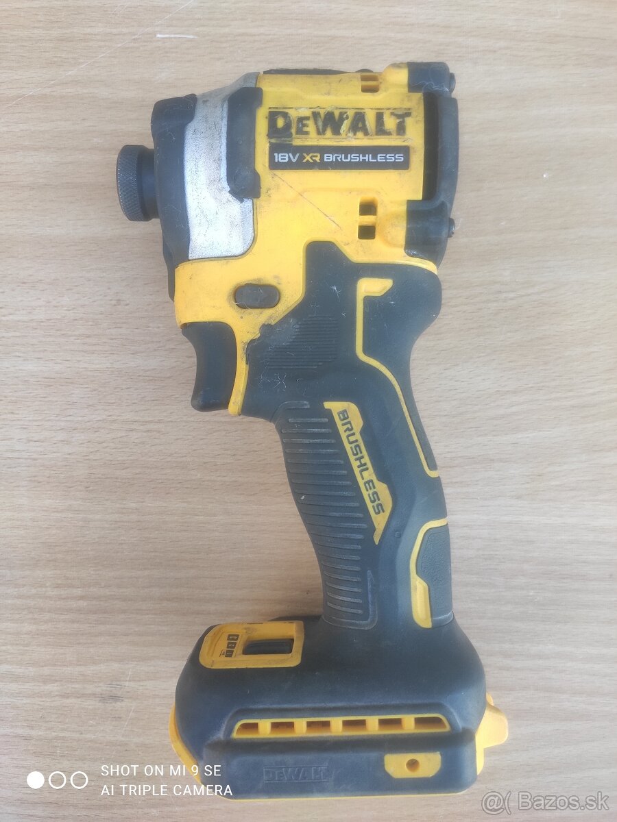 Dewalt rázový uťahovák 850