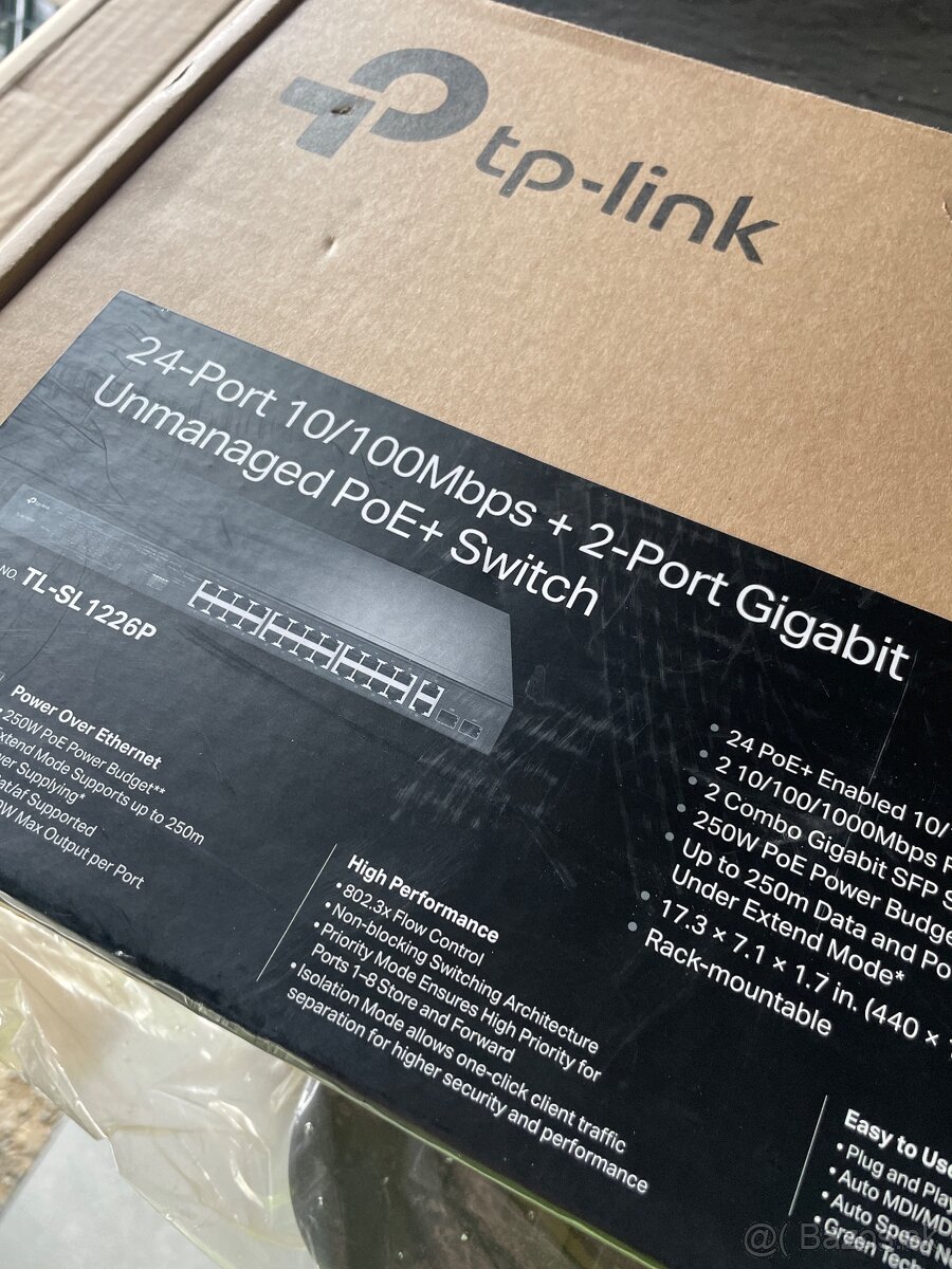 SWITCH TP-LINK 24 port 10/100 POE + 2-port GIGABIT