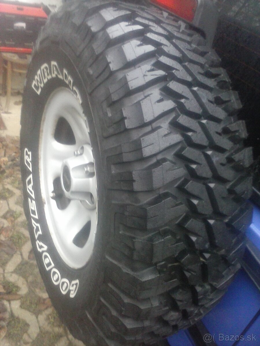 pneu 31x10.5 r15