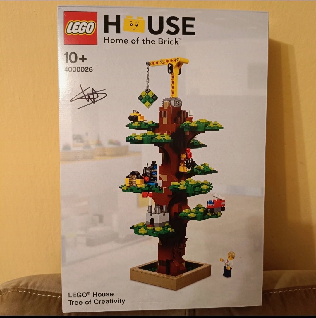 LEGO set LEGO House 4000026 s podpisom dizajnéra Tree od Cre