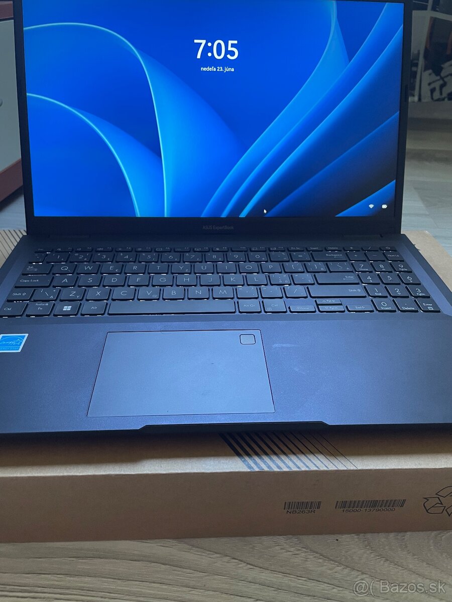 Asus ExpertBook B1