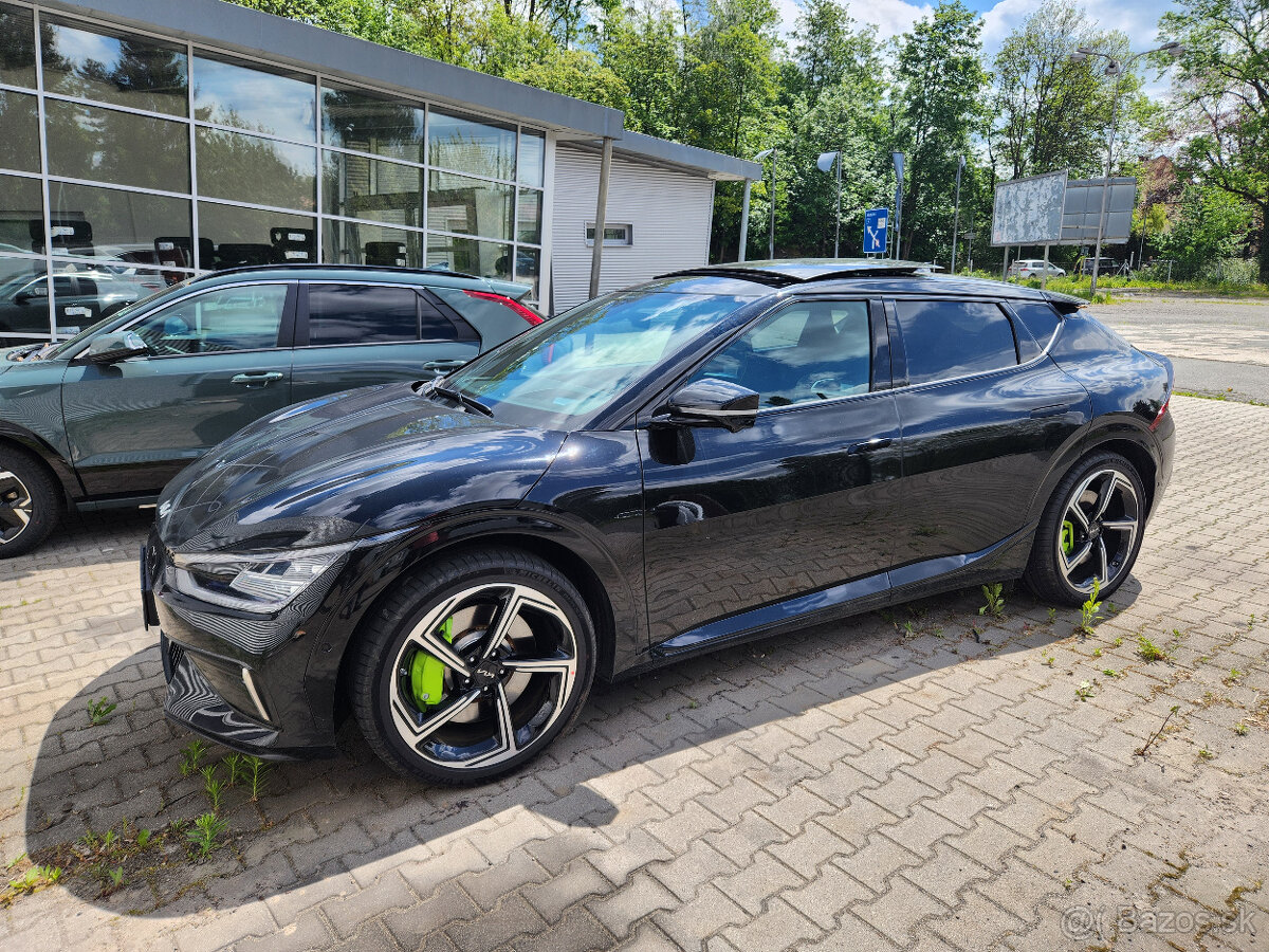 Kia EV6 GT  585koní   r.2023 9tis km z autosalonu KIA