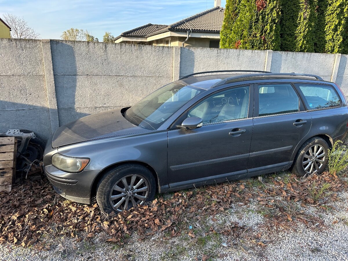 Rozpredam VOLVO V50 2.0 D na nahradne diely