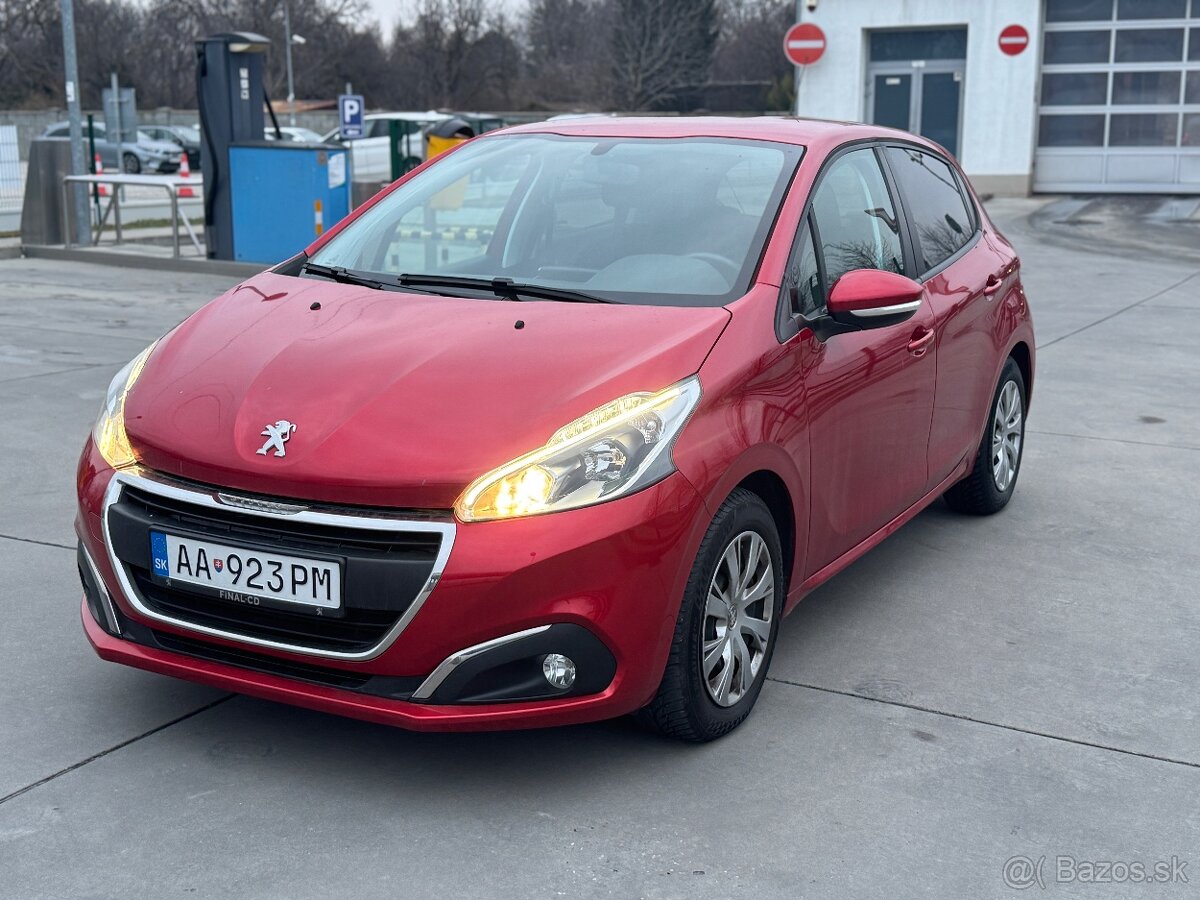 Peugeot 208 1,2 benzín 61kw manuál - prvý majiteľ