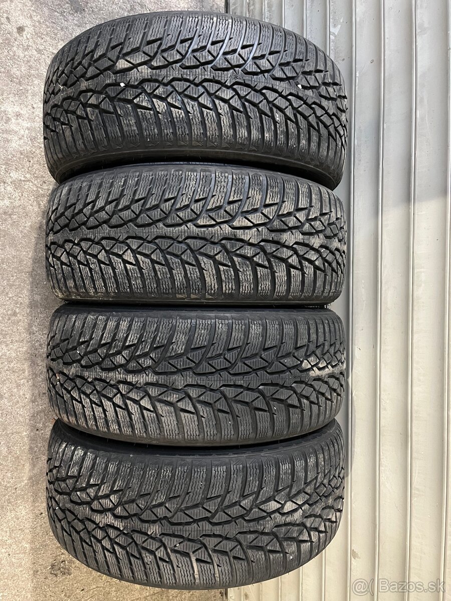 225/45R18 95V