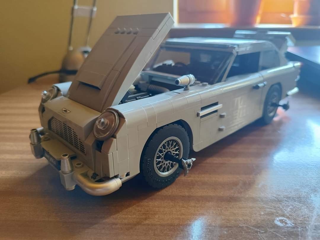 Lego creator aston martin