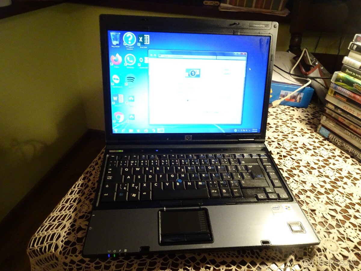 Predám zachovalý NOTEBOOK HP Compaq s NABÍJAČKOU