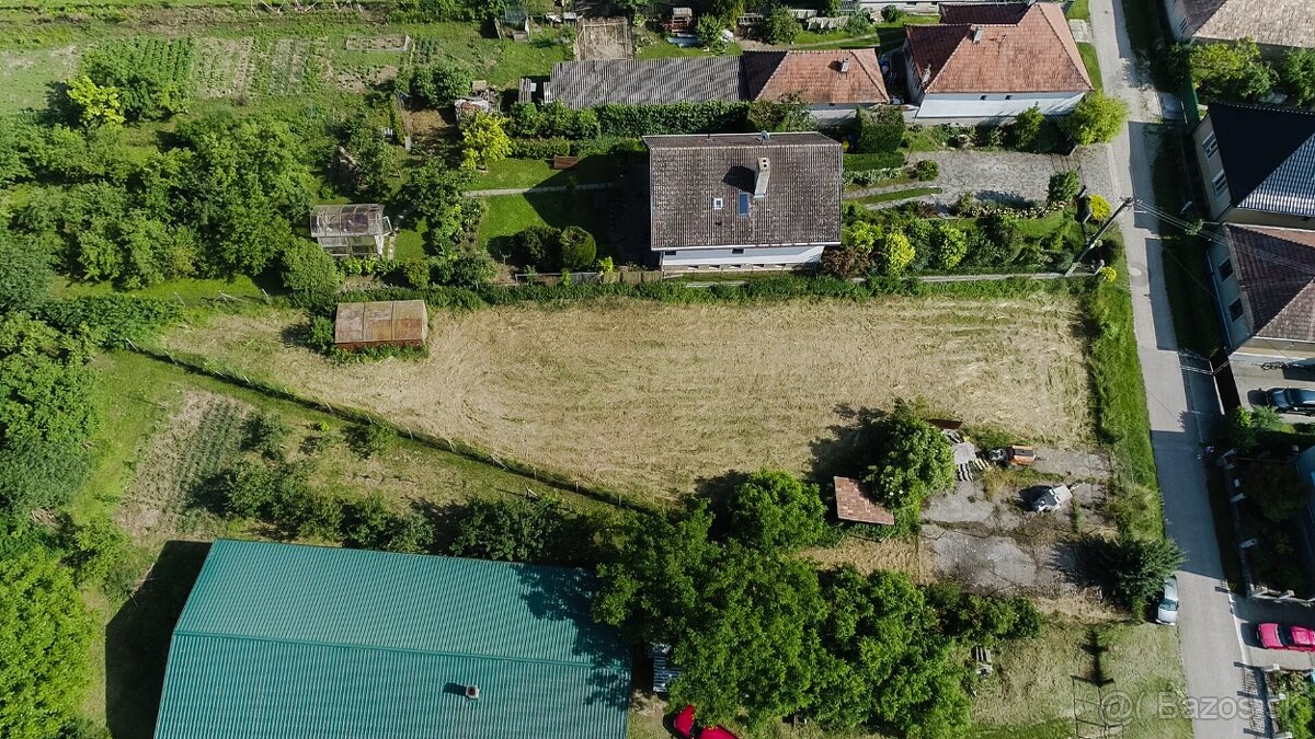 Na predaj pozemok v obci Čab