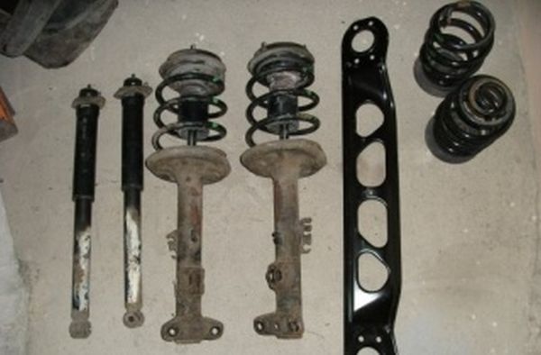 bmw e36 tlmice,pruziny predne zadne lave prave