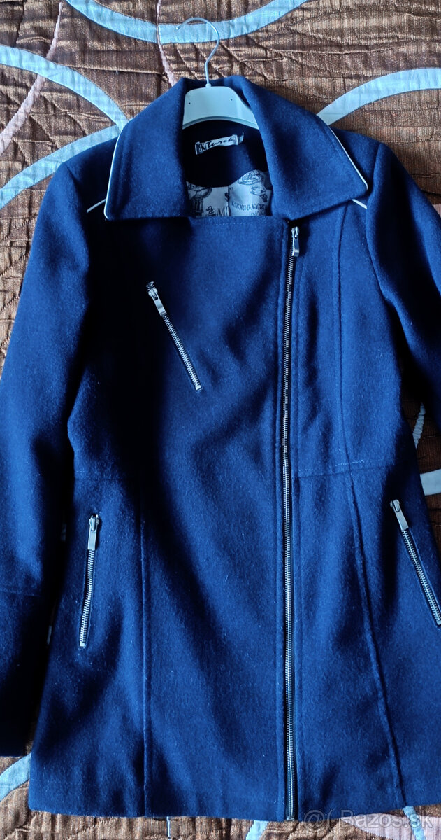 Tmavomodrý dámsky kabát na zips