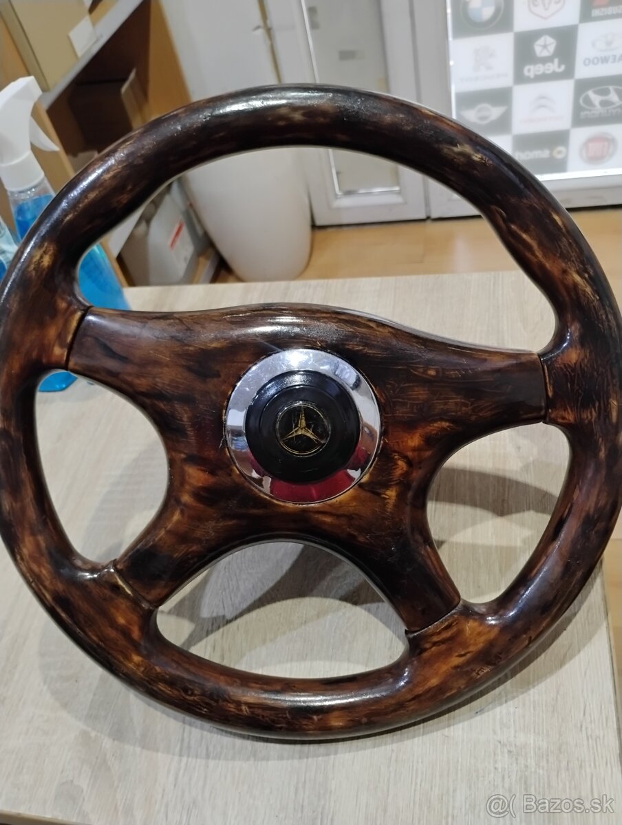 Predám drevený volant na Mercedes Benz W126