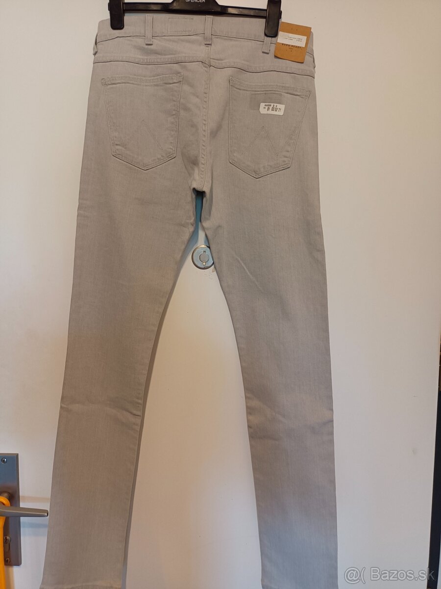 Wrangler Bryson v.32-34,pás 84cm dílka 105