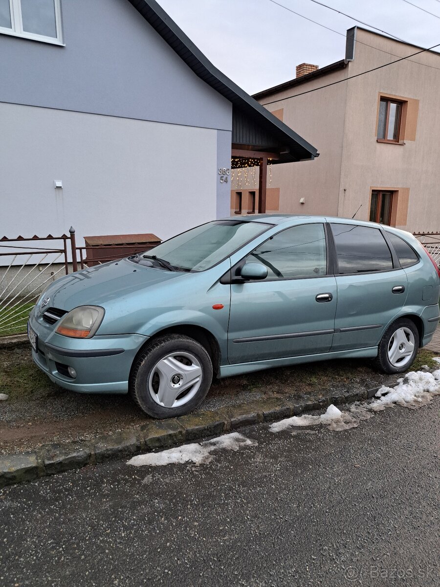 Nissan Almera Tino