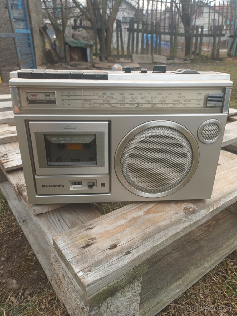 Retro radio