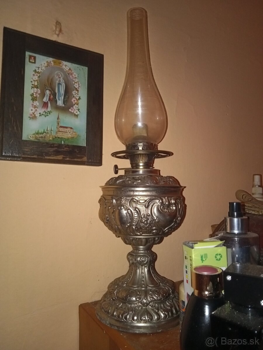 Petrolejova lampa mosadzná.