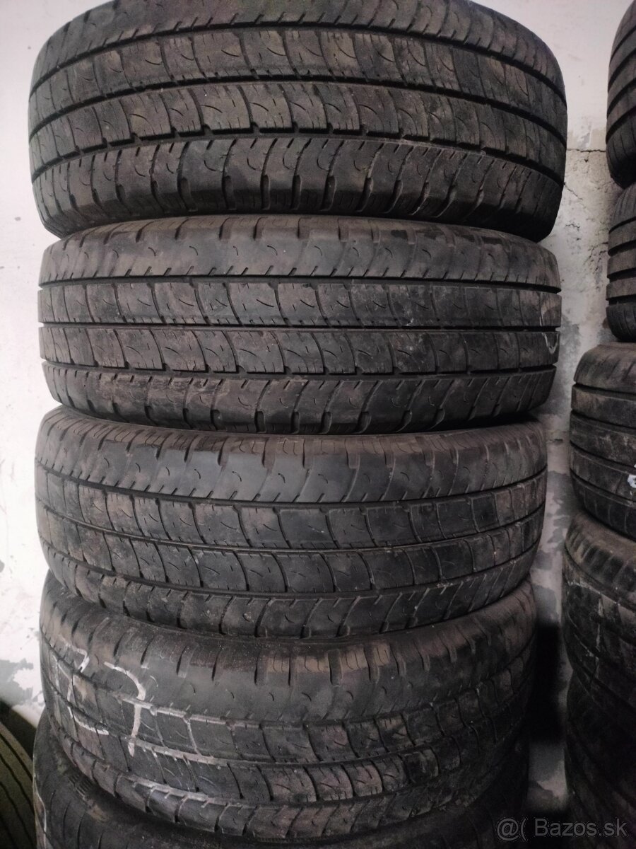 Predám sadu letných pneu na dodávku Goodyear 215/65 r16C