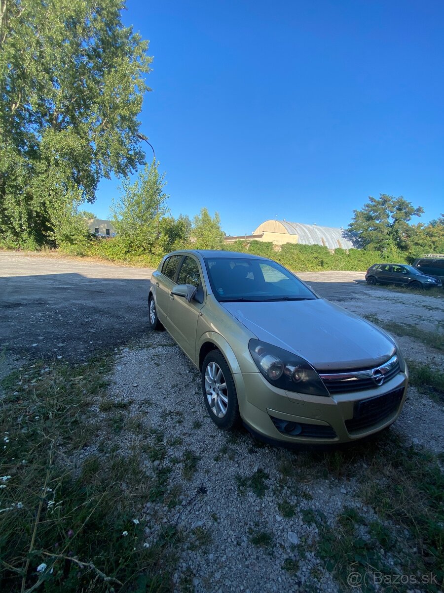 Opel astra H 1.6 77kw (nepojazdné)