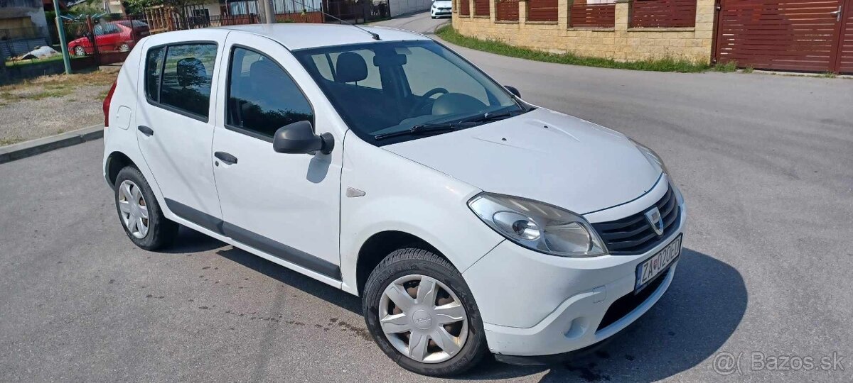 Predam Dacia Sandero 1.4. 55 kw benzin