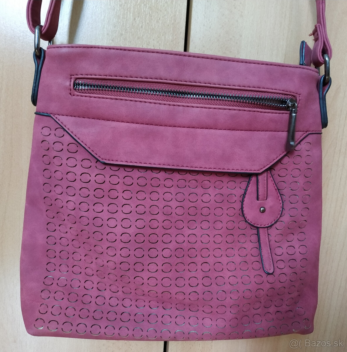 Červená crossbody kabelka