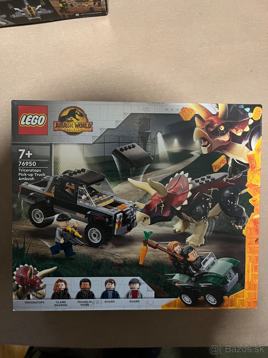 Lego Jurassic World 76950 Útok Triceratopse na pick-up