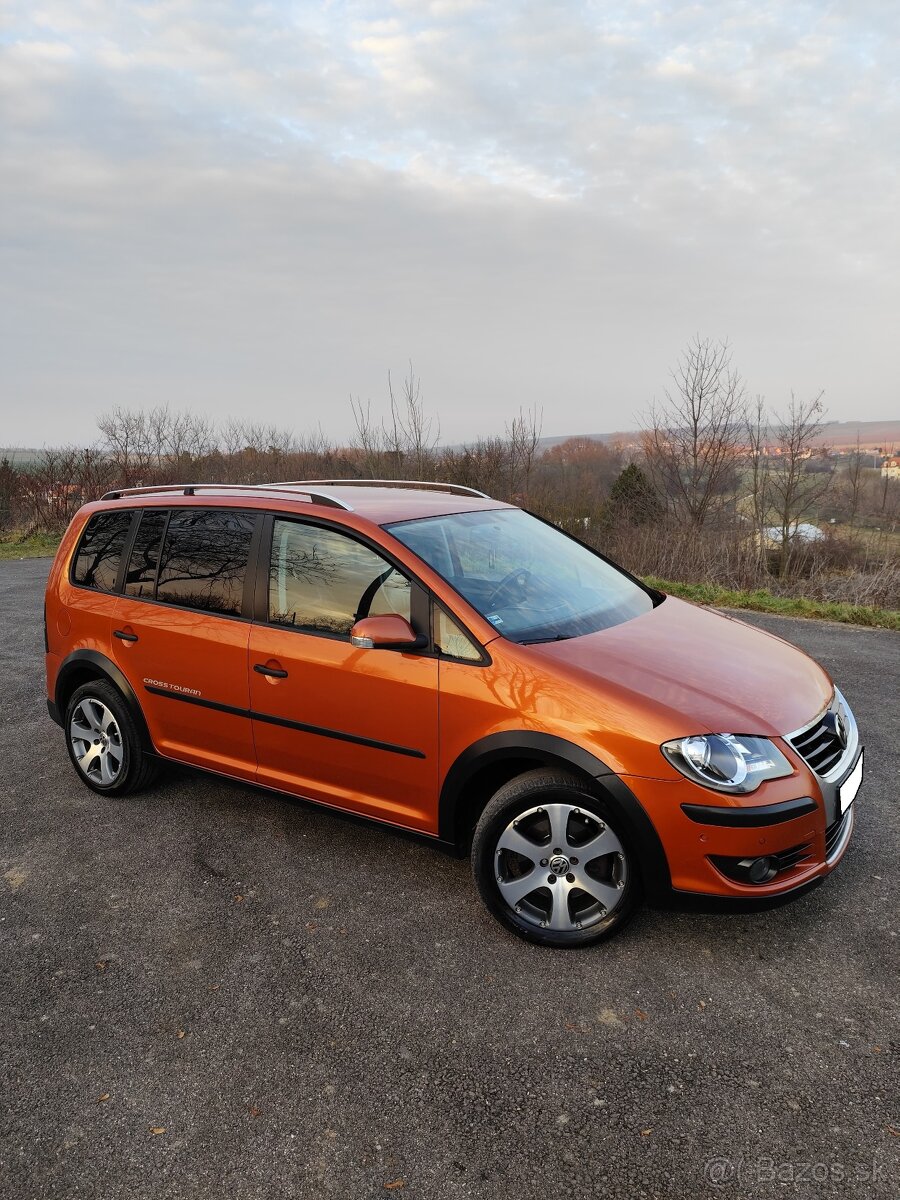 VW Touran Cross 2.0 TDI DSG AUTOMAT