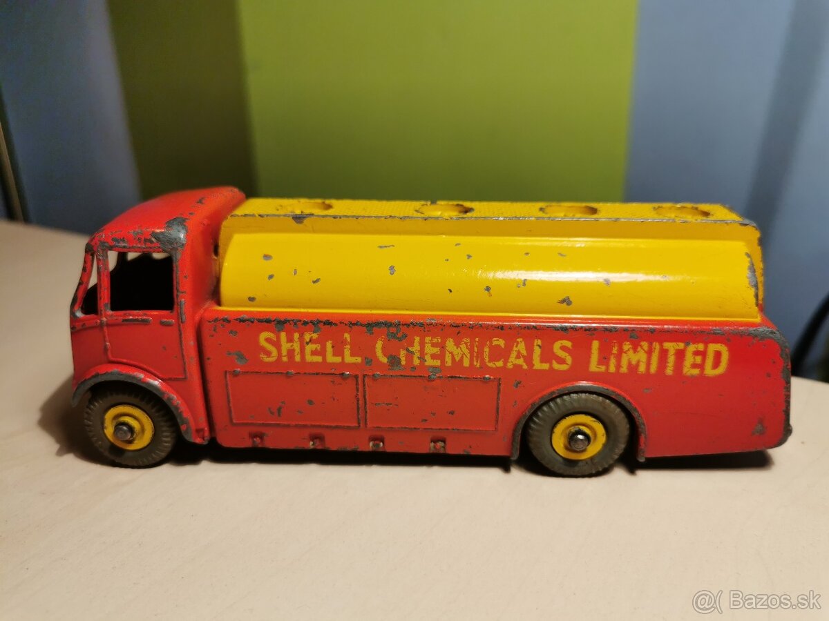 Dinky toys Cisterna AEC Monarch Shell